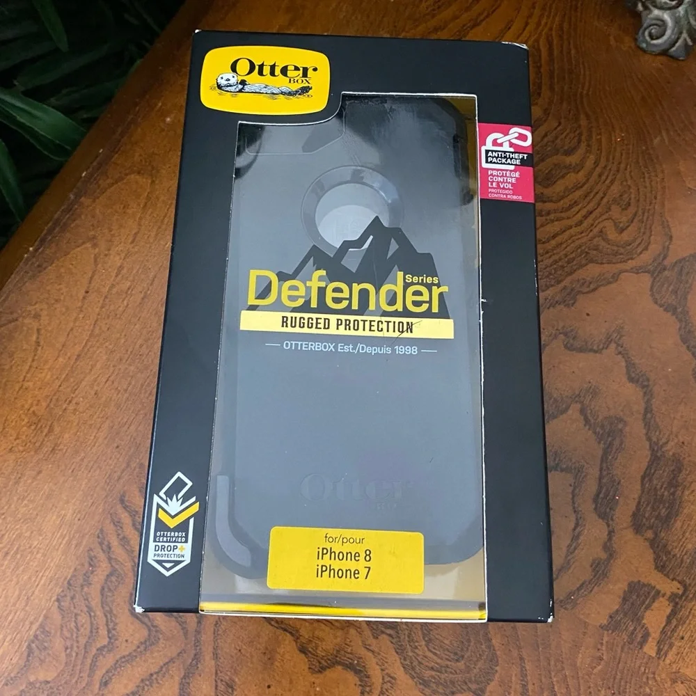 New OtterBox Defender Case Black iPhone 7 or iPhone 8